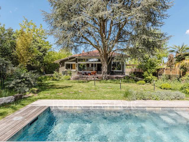 Maison avec piscine et jardin