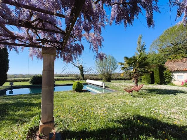 Maison avec piscine et jardin