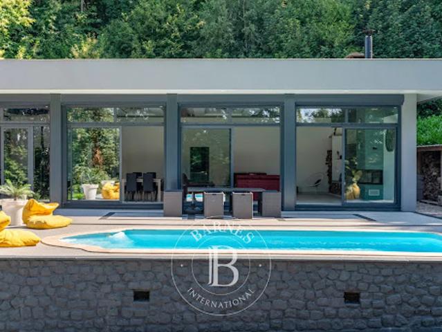 Maison avec piscine et jardin
