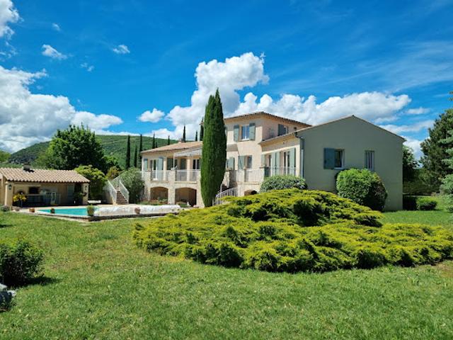 Maison avec piscine et jardin