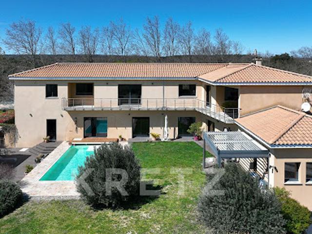 Maison avec piscine et jardin