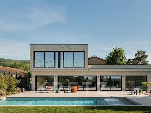 Maison avec piscine et jardin