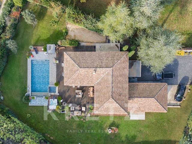 Maison avec piscine et jardin