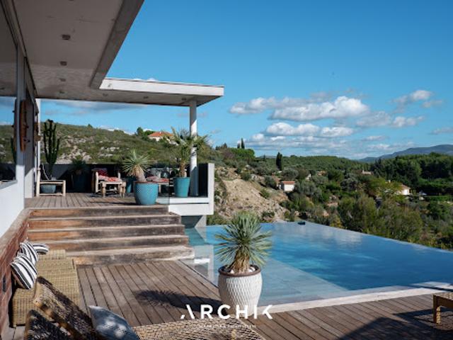 Maison avec piscine et jardin