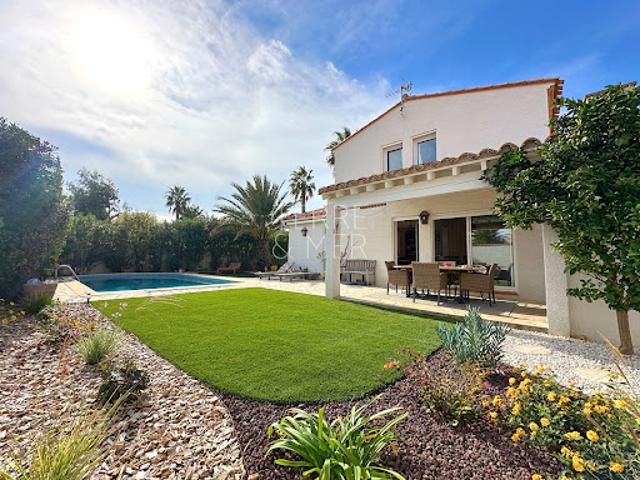 Maison avec piscine et jardin