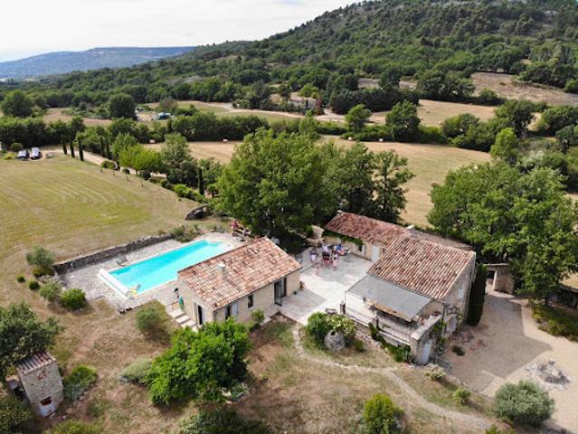Maison avec piscine et jardin