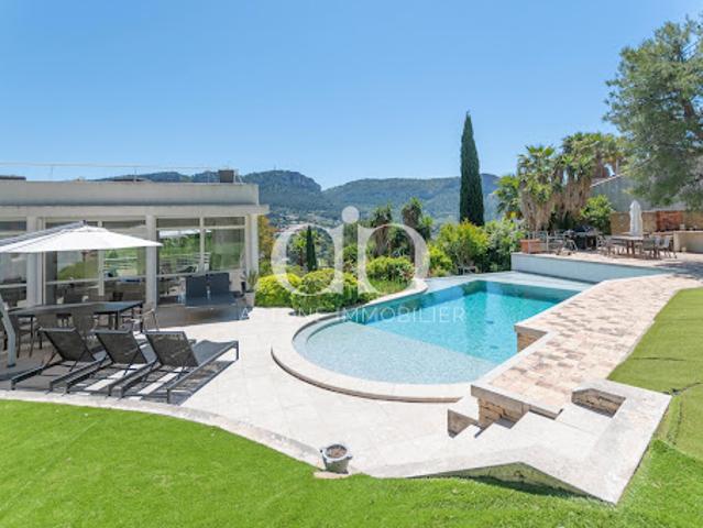 Maison avec piscine et jardin