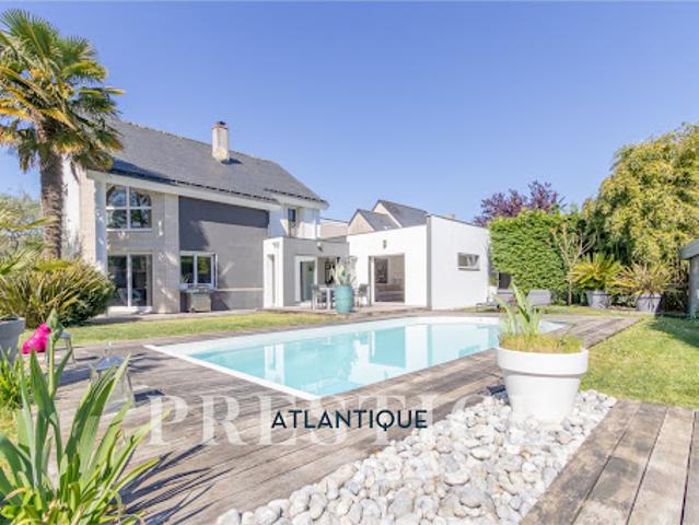 Maison avec piscine et terrasse