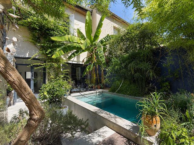 Maison avec piscine et jardin