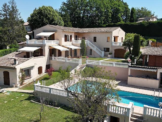 Maison avec piscine et jardin