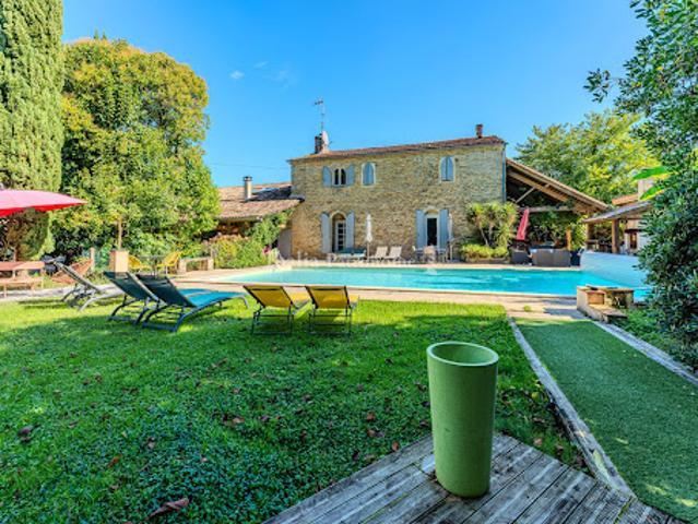 Maison avec piscine et jardin