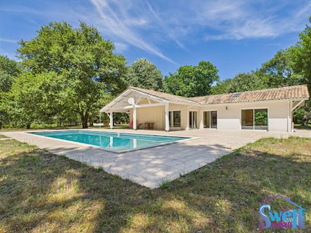 Maison avec piscine et jardin