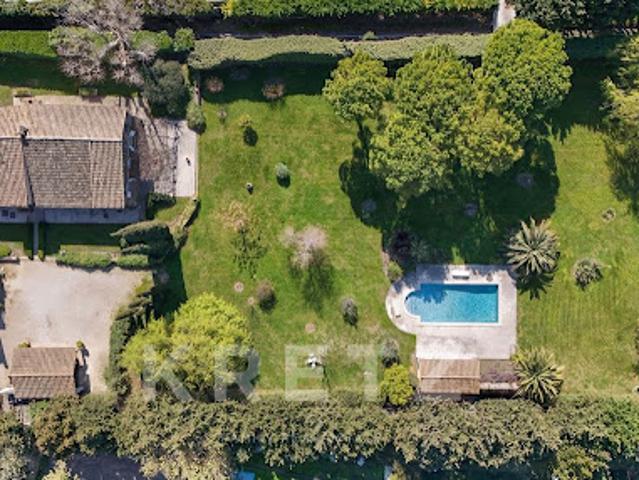 Maison avec piscine et jardin