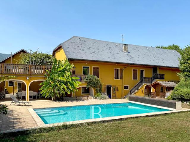 Maison avec piscine et jardin