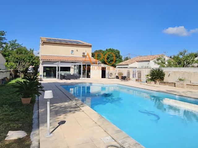 Maison avec piscine et jardin