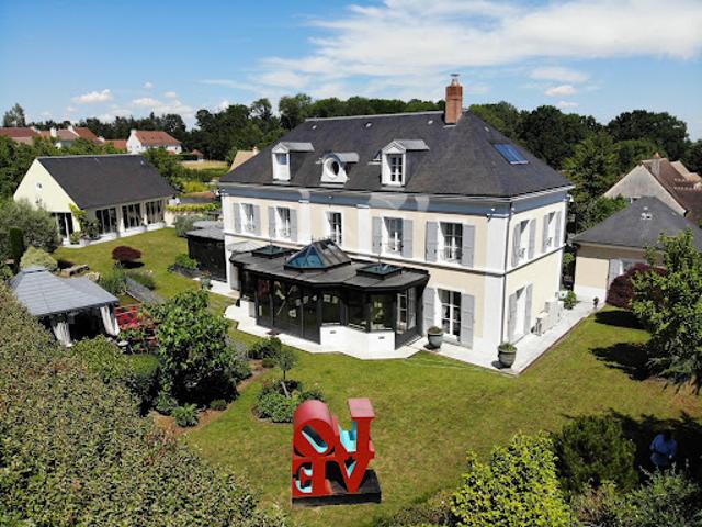 Maison avec piscine et jardin