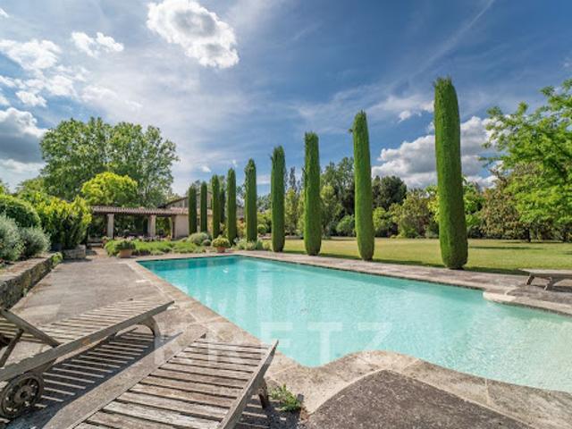 Maison avec piscine et jardin