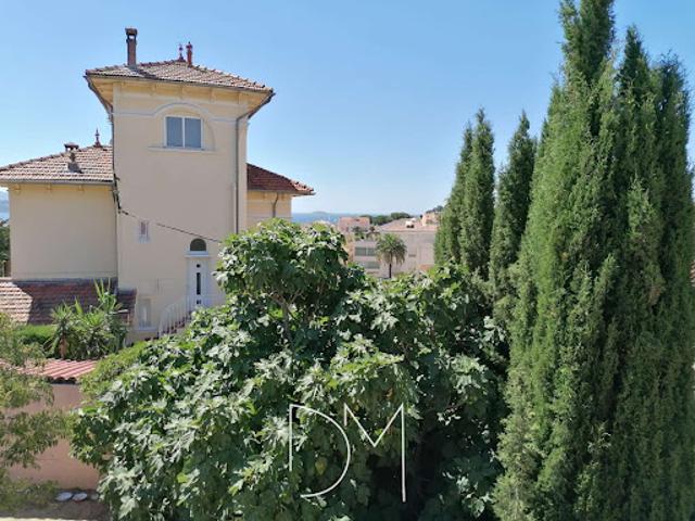 Villa avec piscine et jardin