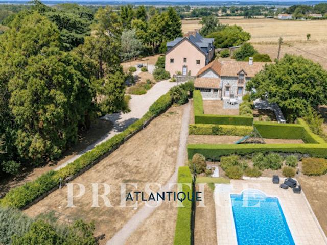 Maison avec piscine et jardin