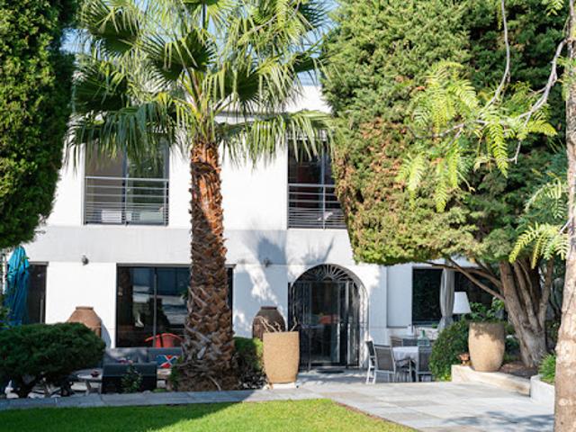 Maison avec piscine et jardin