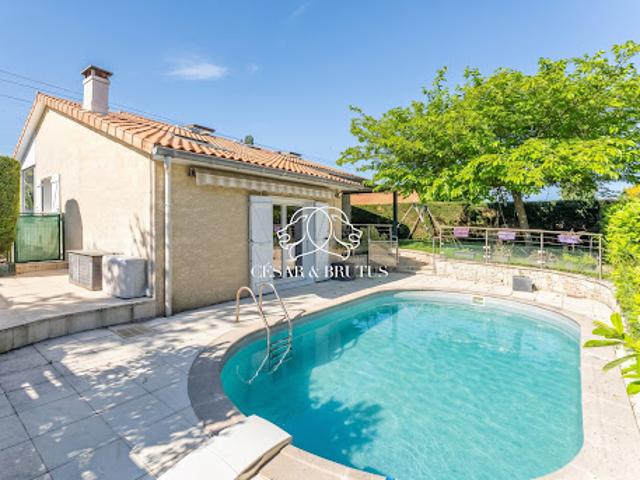 Maison avec piscine et jardin