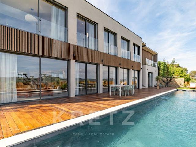 Maison avec piscine et jardin