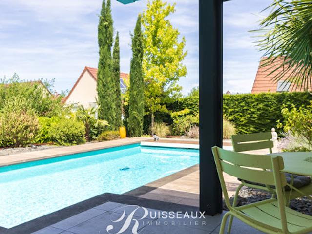 Maison avec piscine et jardin