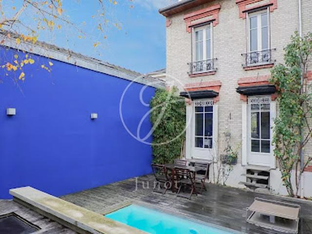 Maison avec piscine et jardin