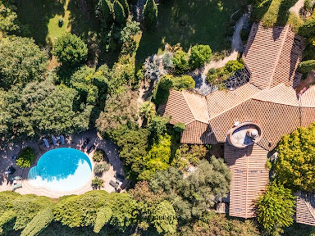Maison avec piscine et jardin