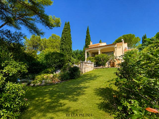 Maison avec piscine et jardin