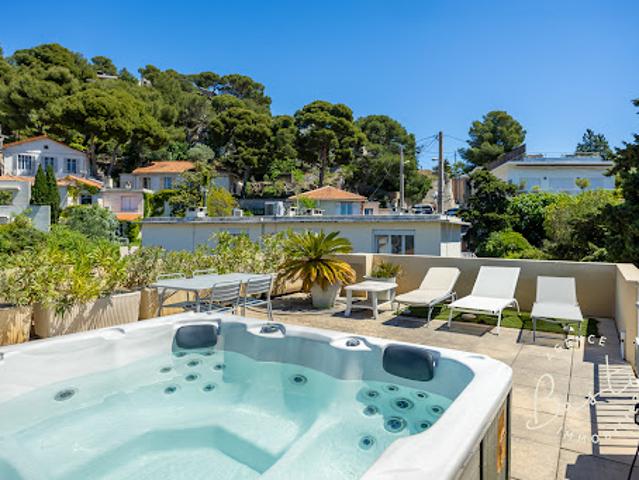 Maison avec piscine et jardin