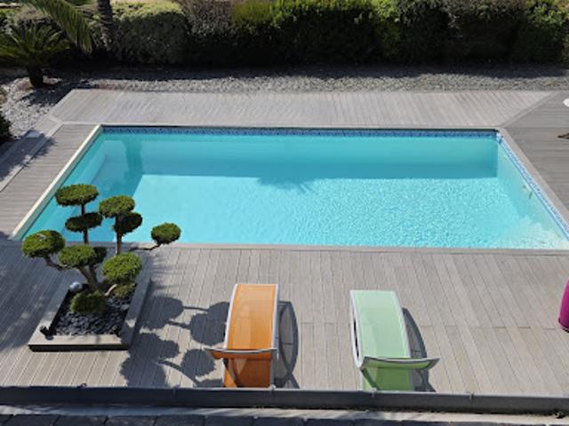 Maison avec piscine et terrasse