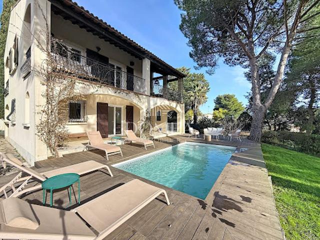 Maison avec piscine et jardin