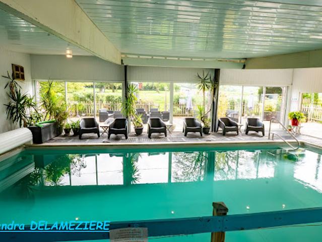 Maison avec piscine et jardin
