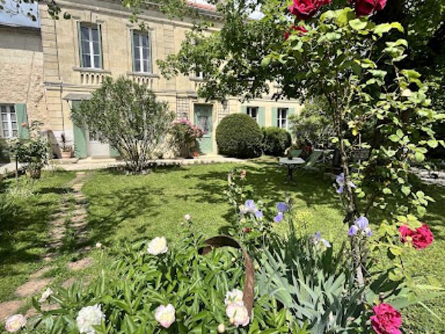 Maison avec piscine et jardin