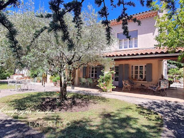 Maison avec piscine et jardin