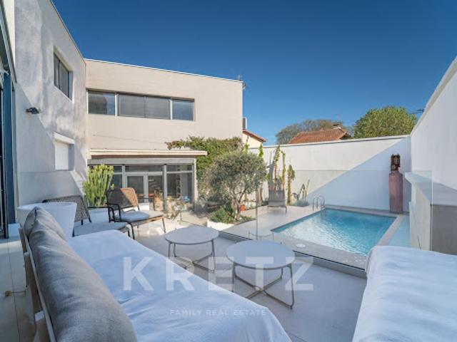 Maison avec piscine et jardin