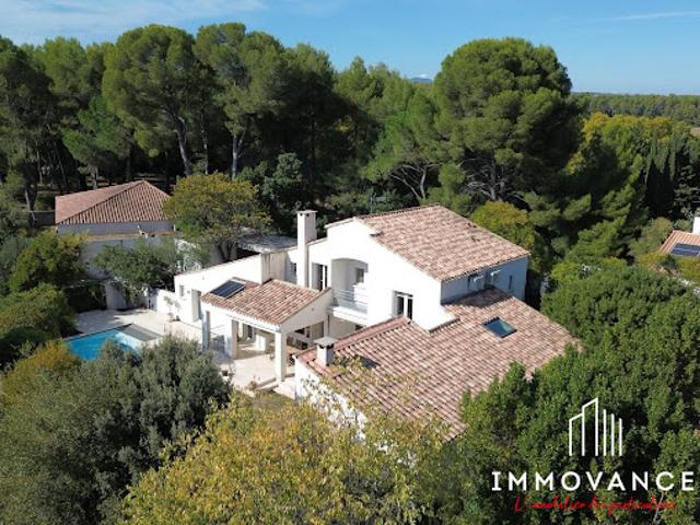 Maison avec piscine et jardin