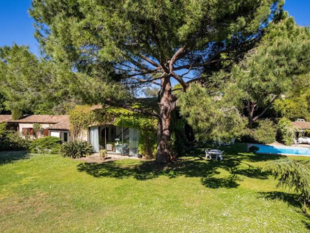 Maison avec piscine et jardin