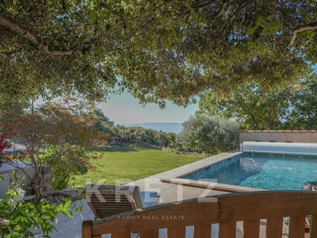 Maison avec piscine et jardin