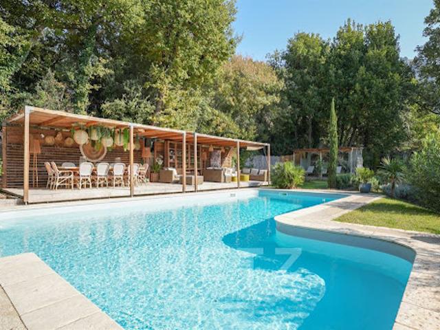 Maison avec piscine et jardin