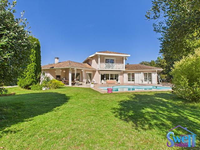 Maison avec piscine et jardin