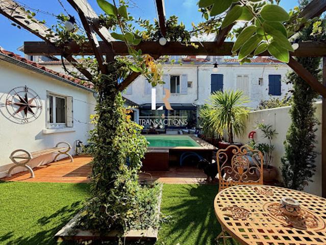 Maison avec piscine et jardin