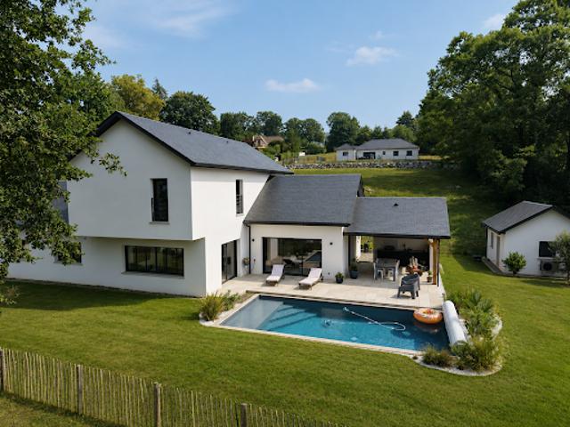 Maison avec piscine et jardin