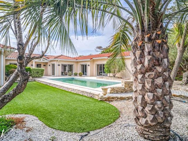 Maison avec piscine et jardin