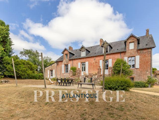 Maison avec piscine et jardin