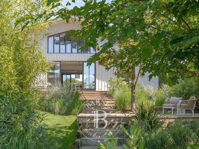 Maison avec piscine et jardin