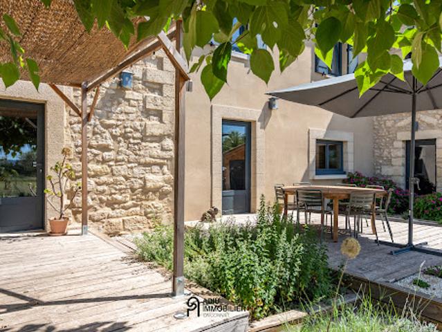 Maison avec piscine et jardin