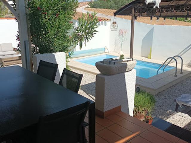Maison avec piscine et jardin