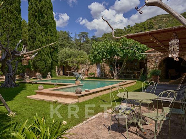 Maison avec piscine et jardin